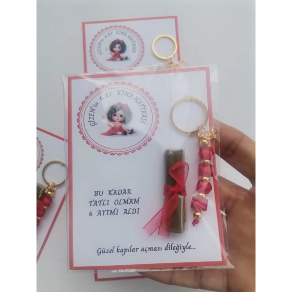 100 Adet Kişiye Özel 6 Ay Kına Hatırası Kırmızı Anahtarlık ve Paketlenmiş Kına Dağıtmalık Hediyelik