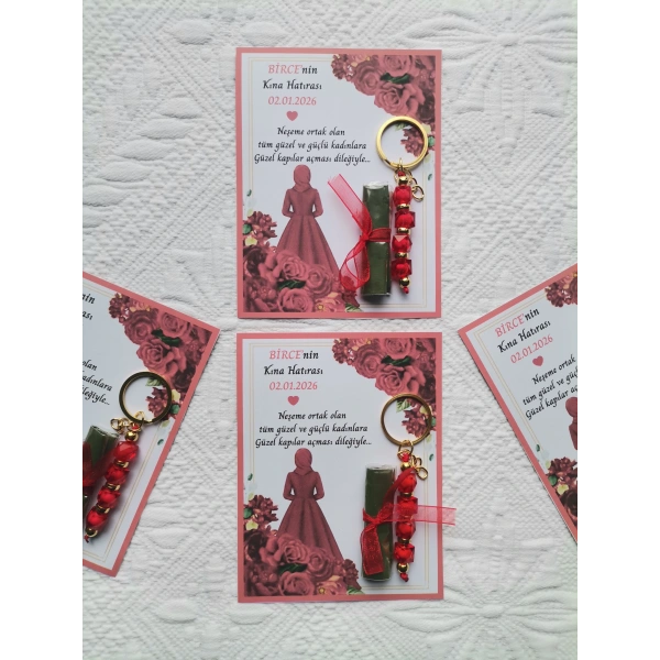 100 Adet Kişiye Özel Tesettürlü Model Kına Hatırası Hediyelik Kırmızı Anahtarlık ve Paketlenmiş Kına
