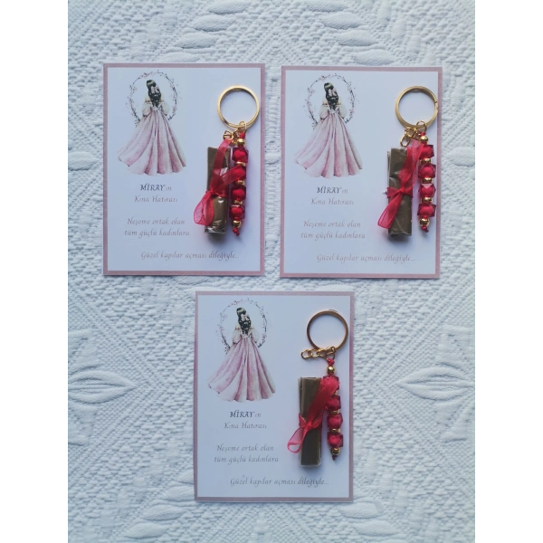 64 Adet Kişiye Özel Kına Hatırası Dağıtmalık Hediyelik Kırmızı Anahtarlık ve Paketlenmiş Kına