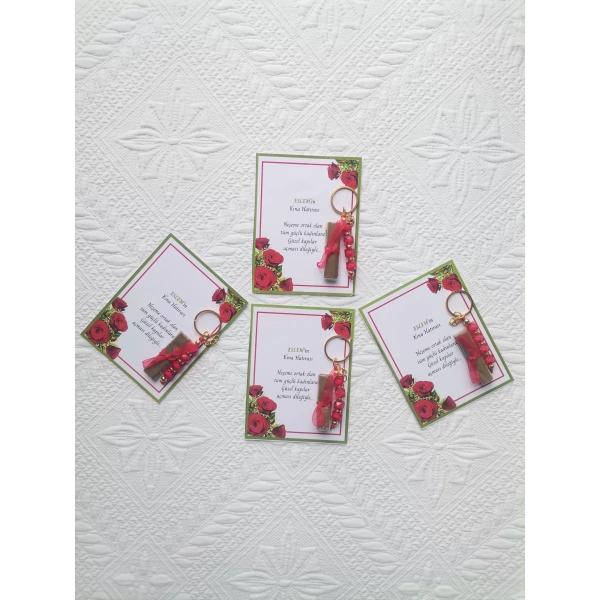 100 Adet Kişiye Özel Kına Hatırası Dağıtmalık Hediyelik Kırmızı Anahtarlık ve Paketlenmiş Kına