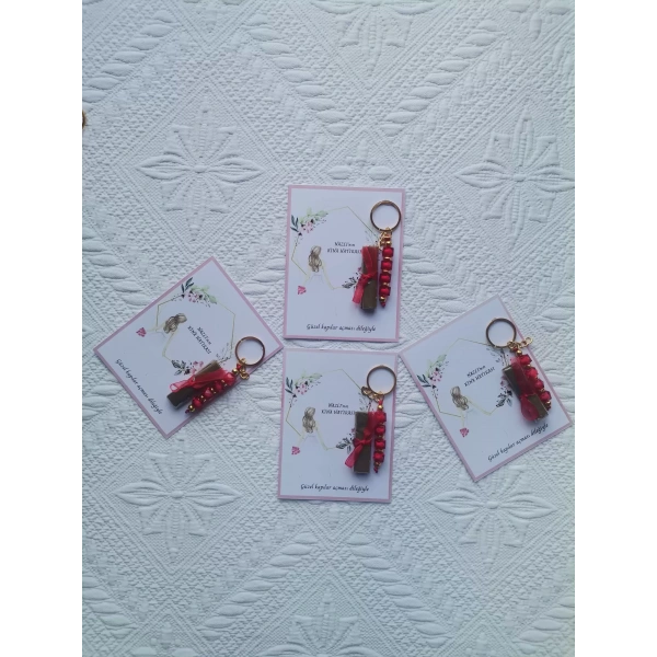 100 Adet Kişiye Özel Kına Hatırası Dağıtmalık Hediyelik Kırmızı Anahtarlık ve Paketlenmiş Kına