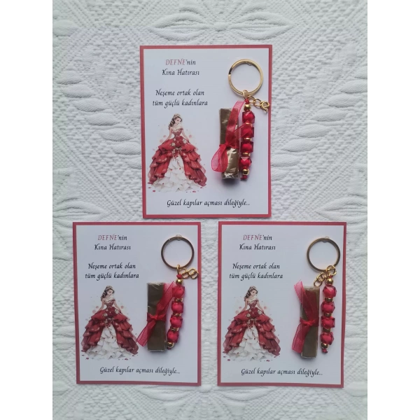 64 Adet Kişiye Özel Kına Hatırası Dağıtmalık Hediyelik Kırmızı Anahtarlık ve Paketlenmiş Kına