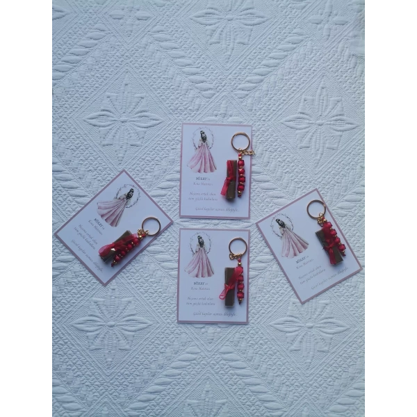 64 Adet Kişiye Özel Kına Hatırası Dağıtmalık Hediyelik Kırmızı Anahtarlık ve Paketlenmiş Kına