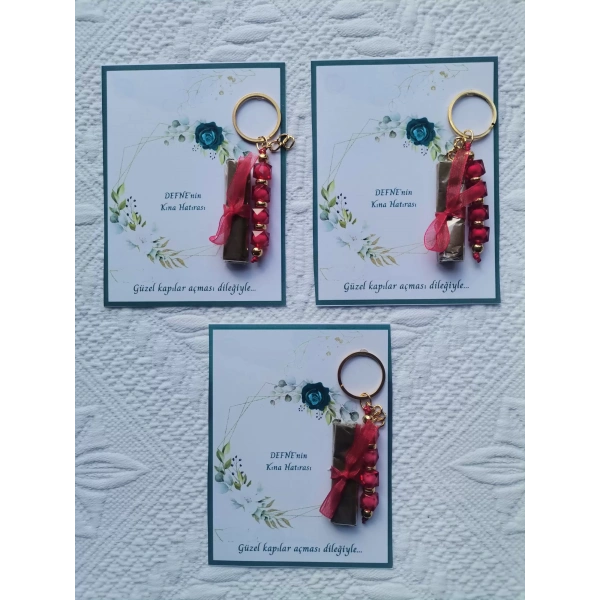 64 Adet Kişiye Özel Kına Hatırası Dağıtmalık Hediyelik Kırmızı Anahtarlık ve Paketlenmiş Kına
