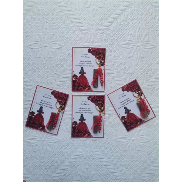 100 Adet Kişiye Özel Kına Hatırası Dağıtmalık Hediyelik Kırmızı Anahtarlık ve Paketlenmiş Kına