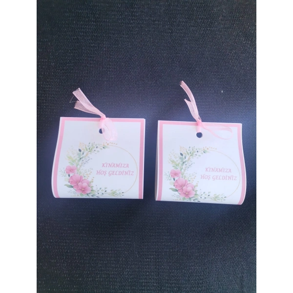 100 Adet Kişiye Özel Tasarım Hazır Paketlenmiş Pembe Çiçekli Model Dağıtmalık Hediyelik Kına