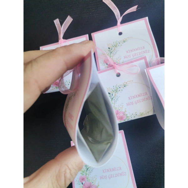 100 Adet Kişiye Özel Tasarım Hazır Paketlenmiş Pembe Çiçekli Model Dağıtmalık Hediyelik Kına