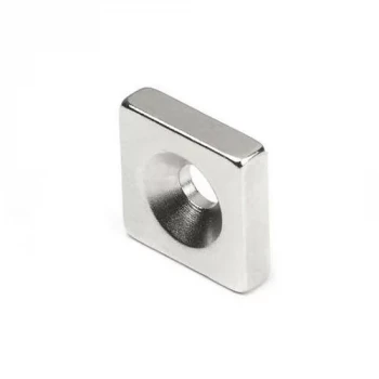 10x10x5 mm Havşa Delikli Kare Neodyum Mıkantıs