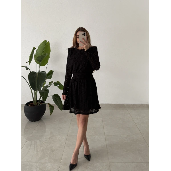 Vatkalı Dantel Elbise