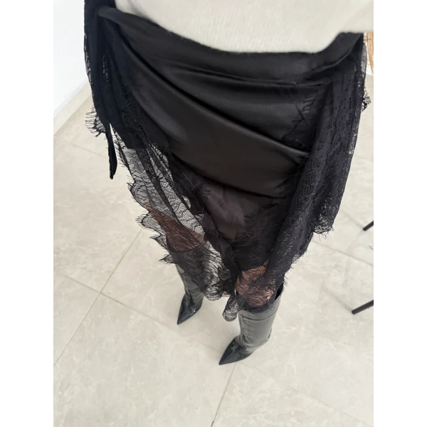 Asimetrik Yırtmaçlı Dantelli Saten Bel Aksesuarı