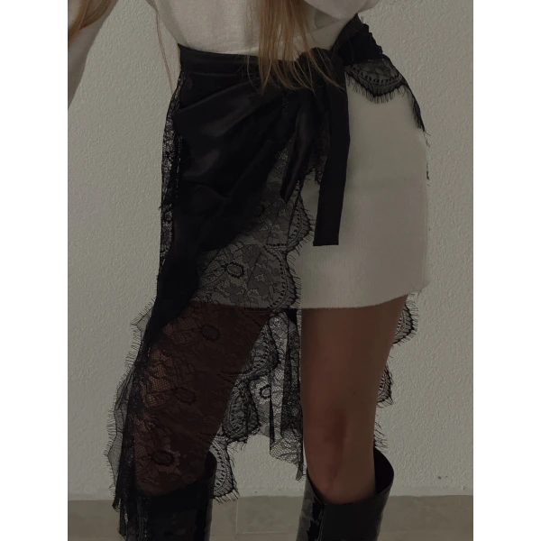 Asimetrik Yırtmaçlı Dantelli Saten Bel Aksesuarı