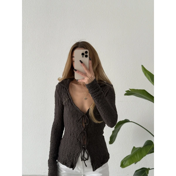 Bağlamalı V Yaka Dokulu Kahverengi Bluz