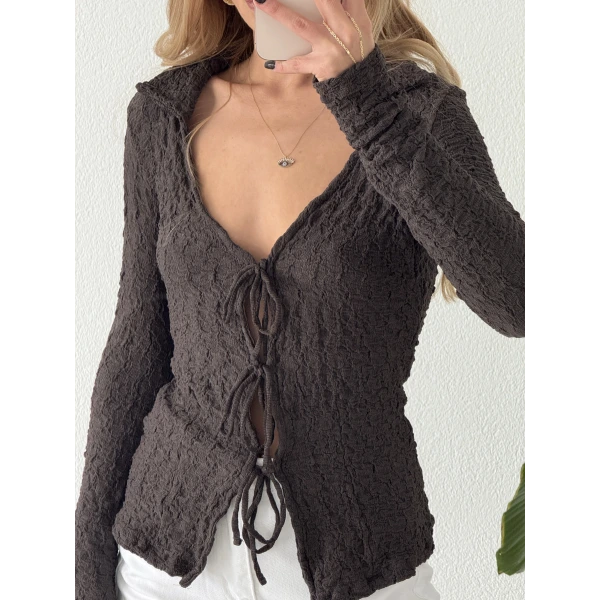 Bağlamalı V Yaka Dokulu Kahverengi Bluz