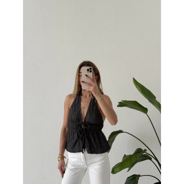 Sırt Dekolteli Bağlamalı Halter Yaka Bluz