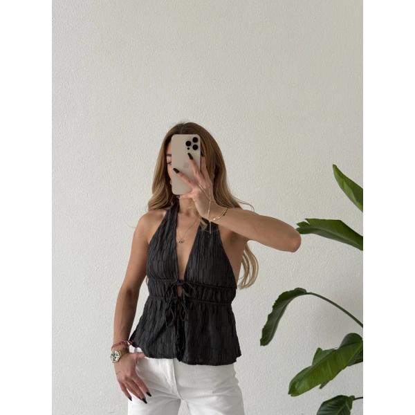 Sırt Dekolteli Bağlamalı Halter Yaka Bluz