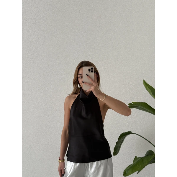 Degaje Yaka Sırt Dekolteli Saten Bluz