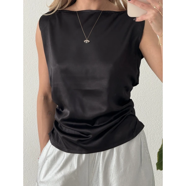 Sırt Dekolteli Bağlamalı Saten Bluz