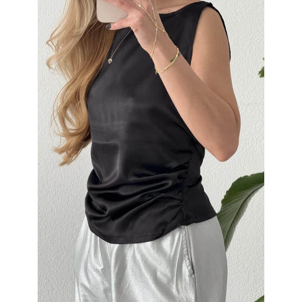 Sırt Dekolteli Bağlamalı Saten Bluz