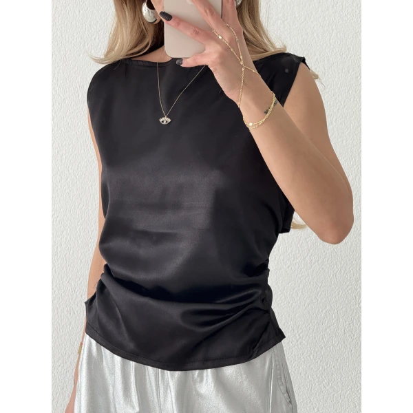 Sırt Dekolteli Bağlamalı Saten Bluz