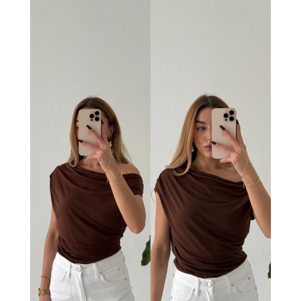 Kayık Yaka Omuz Pileli Bluz