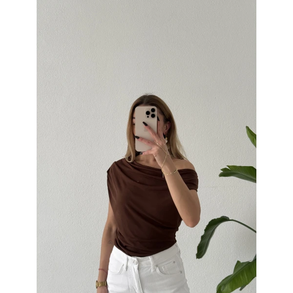 Kayık Yaka Omuz Pileli Bluz