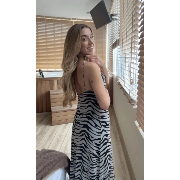 Zebra Desenli Degaje Yaka Sırt Dekolteli Maxi Boy Marka Elbise