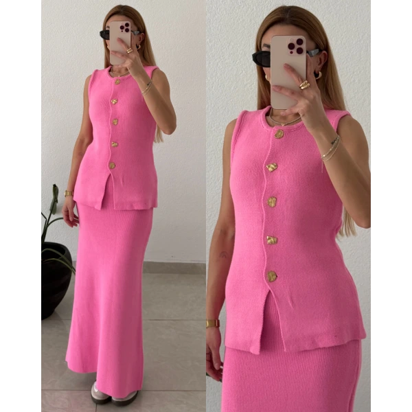 Gold Düğme Detaylı Maxi Boy Triko Etekli Yelekli Takım