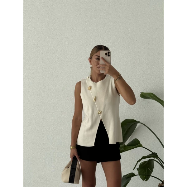 Asimetrik Gold Aksesuarlı Triko Süveter