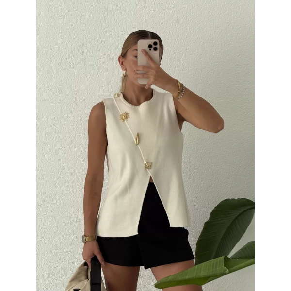 Asimetrik Gold Aksesuarlı Triko Süveter