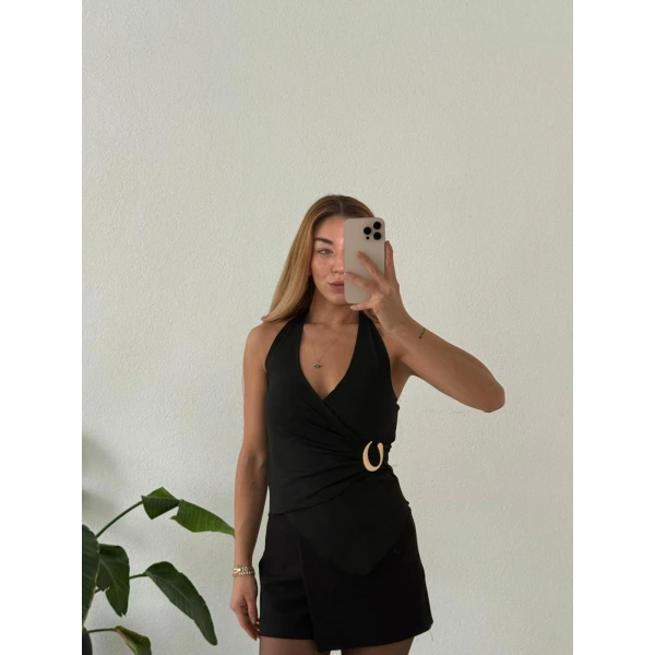 Asimetrik Kruvaze Yaka Boyundan Geçmeli Aksesuarlı Bluz