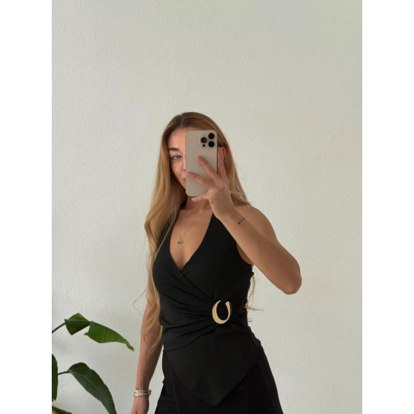 Asimetrik Kruvaze Yaka Boyundan Geçmeli Aksesuarlı Bluz