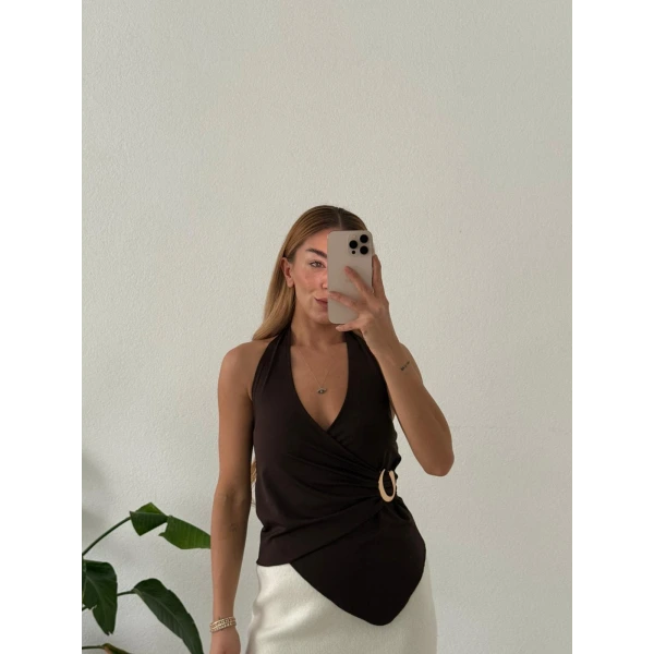 Asimetrik Kruvaze Yaka Boyundan Geçmeli Aksesuarlı Bluz