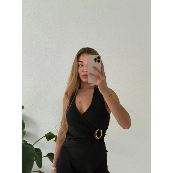 Asimetrik Kruvaze Yaka Boyundan Geçmeli Aksesuarlı Bluz