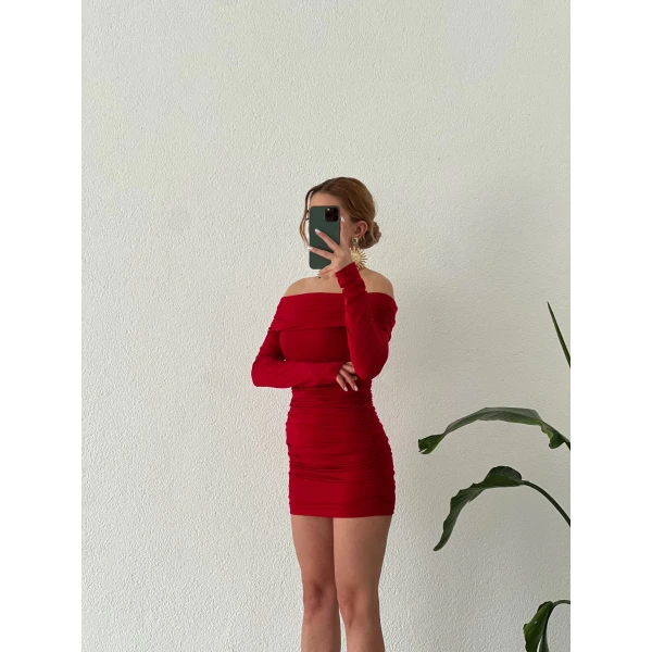 Büzgülü Madonna Yaka Elbise