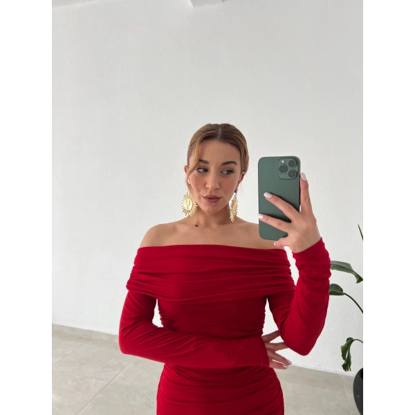 Büzgülü Madonna Yaka Elbise