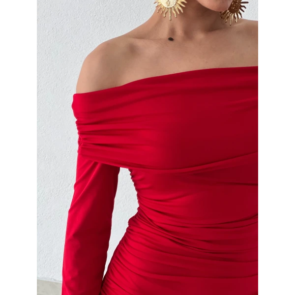 Büzgülü Madonna Yaka Elbise