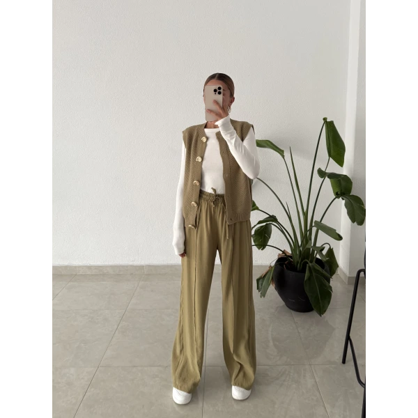 Deniz Kabuğu Düğme Detaylı Triko Süveter