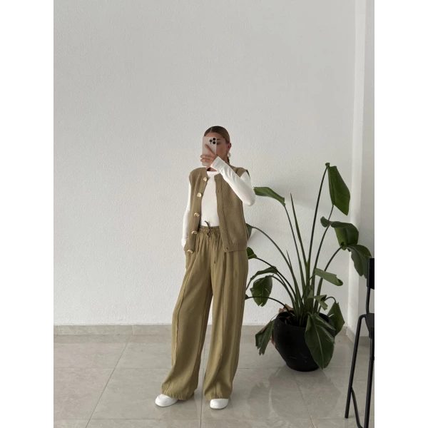 Deniz Kabuğu Düğme Detaylı Triko Süveter