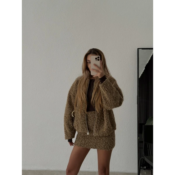 Etekli Ceketli Takım