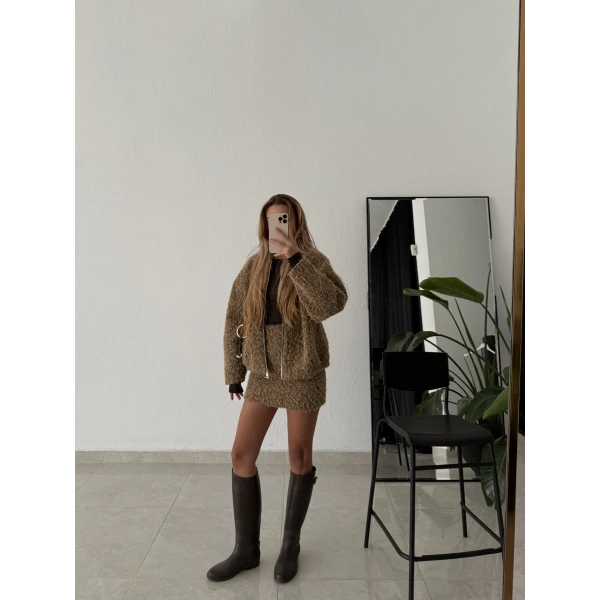 Etekli Ceketli Takım