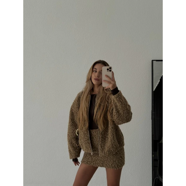 Etekli Ceketli Takım