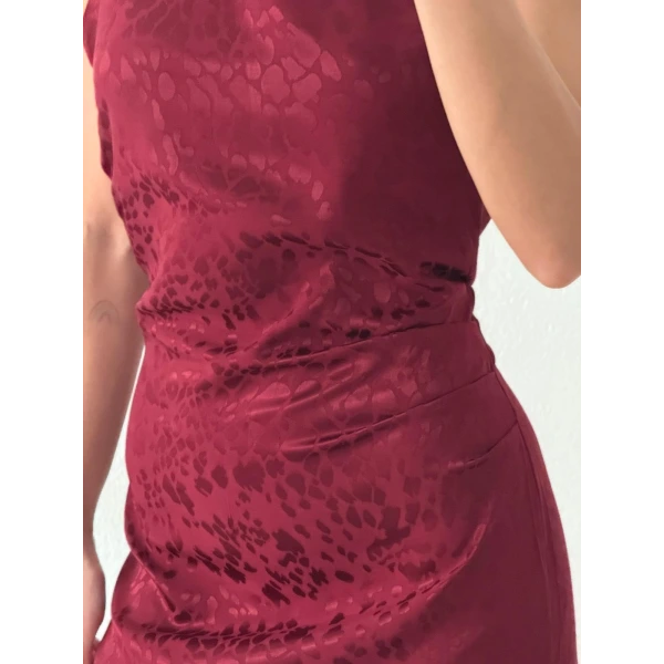 Jakarlı Saten Leopar Dokulu Kolsuz Maxi Boy Elbise