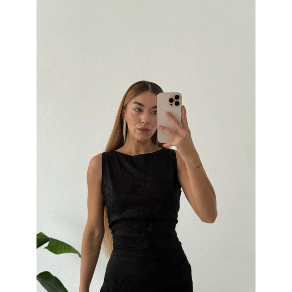 Jakarlı Saten Leopar Dokulu Kolsuz Maxi Boy Elbise