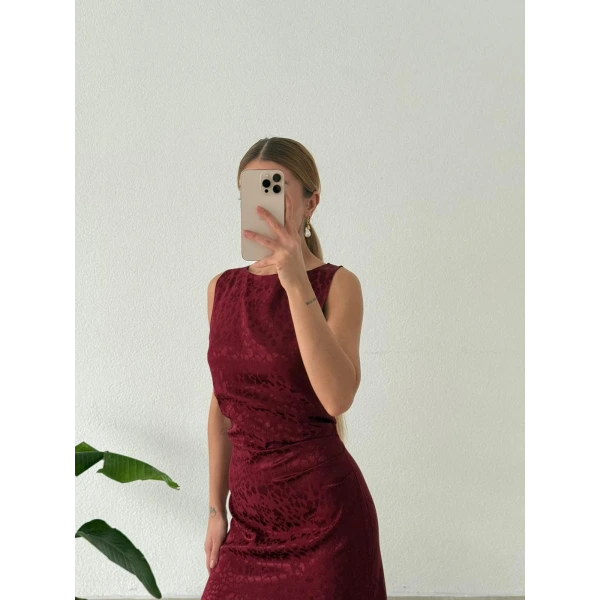 Jakarlı Saten Leopar Dokulu Kolsuz Maxi Boy Elbise
