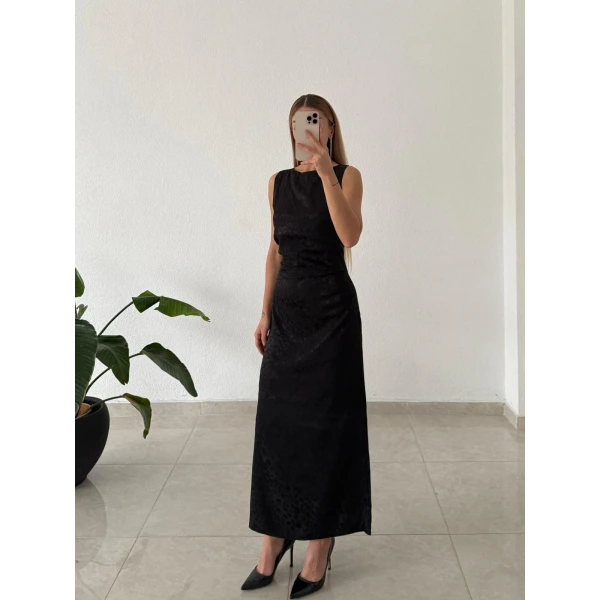 Jakarlı Saten Leopar Dokulu Kolsuz Maxi Boy Elbise