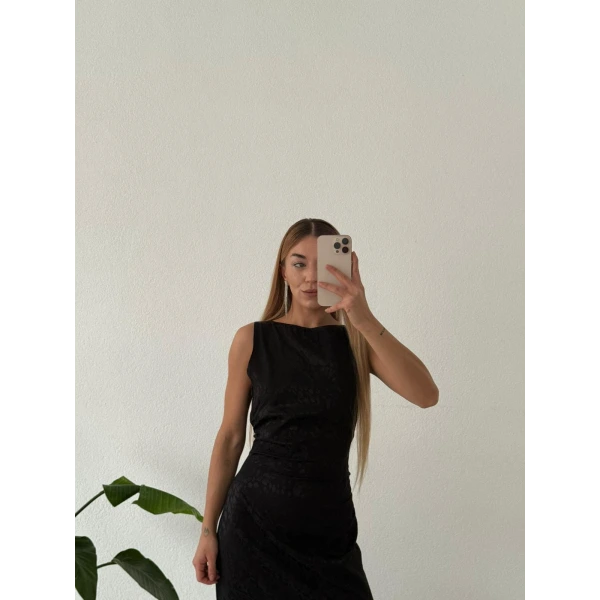 Jakarlı Saten Leopar Dokulu Kolsuz Maxi Boy Elbise