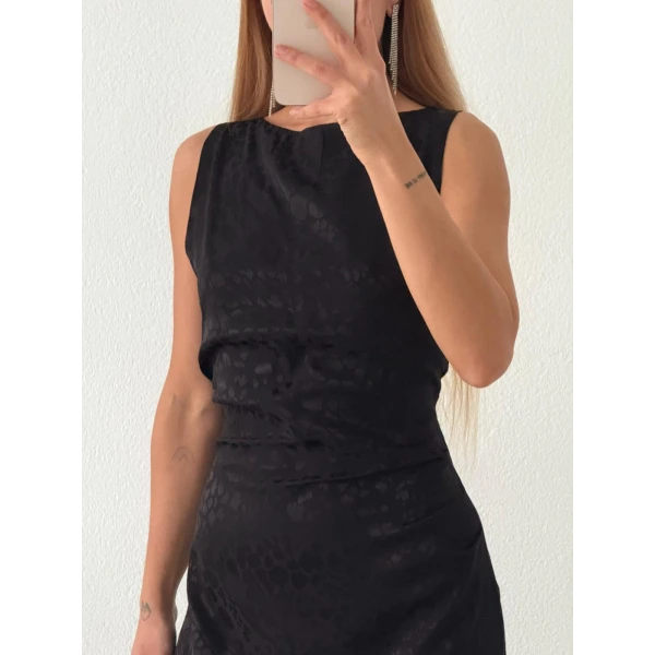 Jakarlı Saten Leopar Dokulu Kolsuz Maxi Boy Elbise