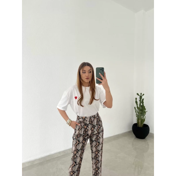 Kalp Nakışlı Pamuklu Tişört