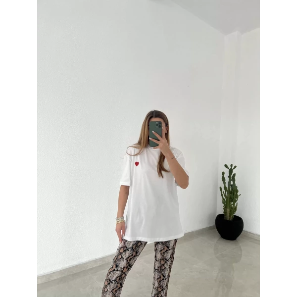Kalp Nakışlı Pamuklu Tişört
