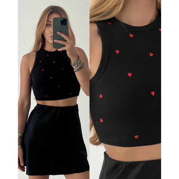 Küçük Kalp Nakışlı Crop